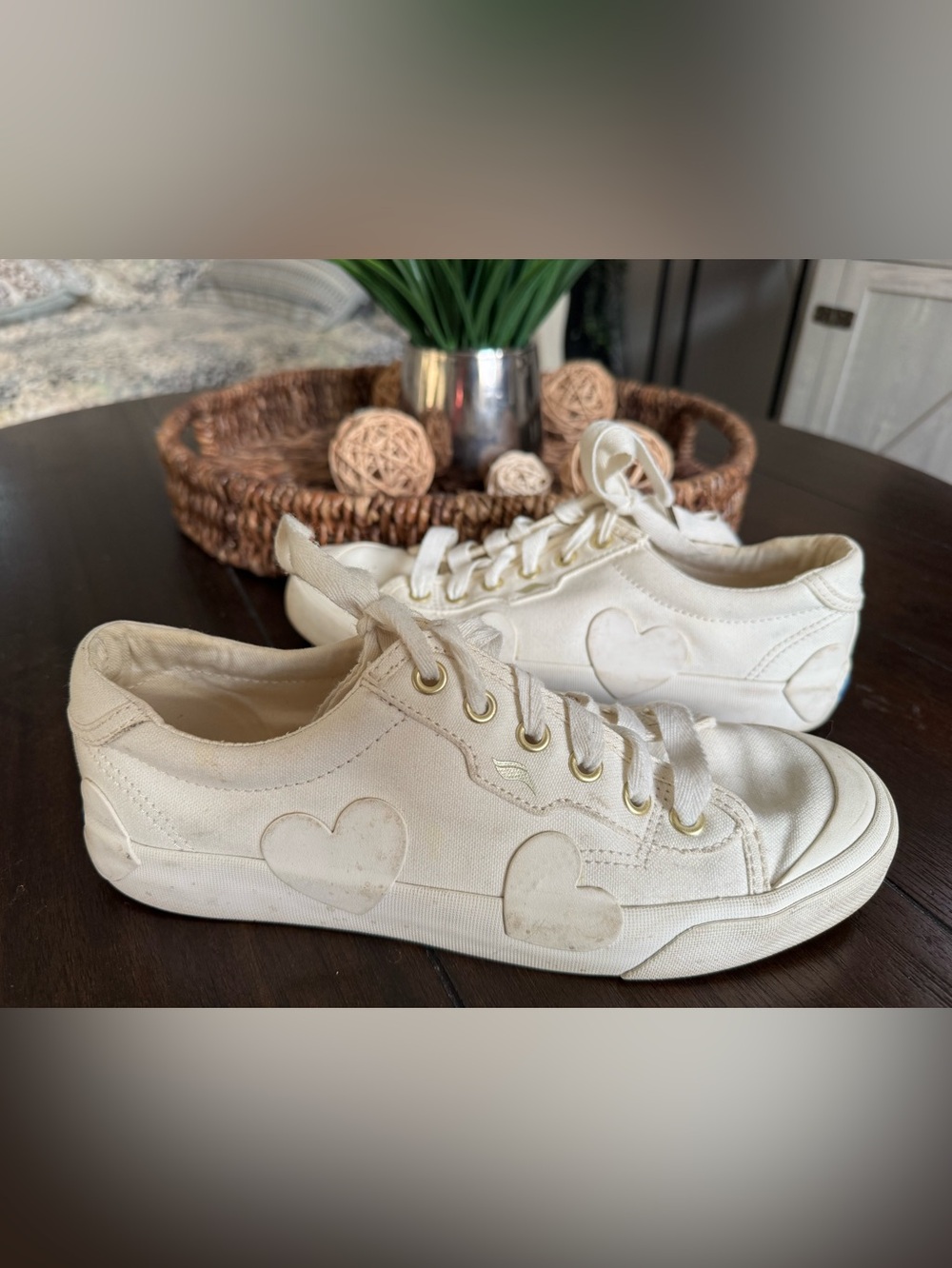 Cream Heart Appliqué Canvas Lace-Up Sneakers